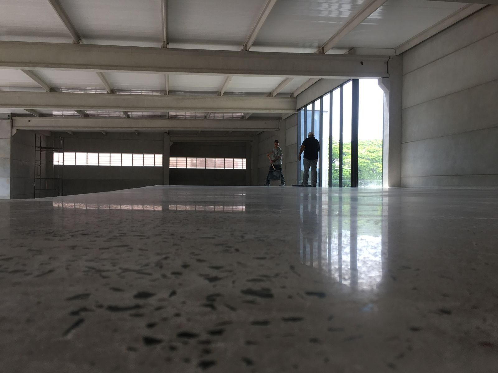 Diferenças Entre Lapidadora Planetária E Monodisco Em Piso Industrial