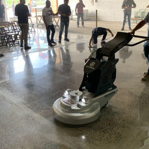 Execução Setorizada De Recuperação De Piso Em Galpão Industrial Com Área Operacional Ativa