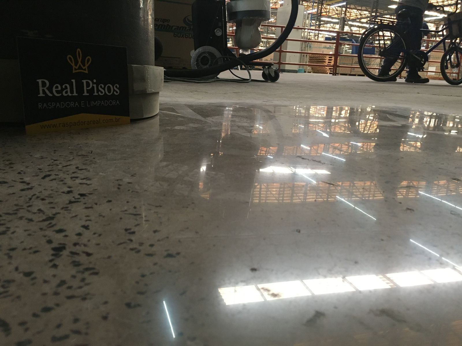 Maquina Lapidadora Polindo Piso Industrial Com Agregado Exposto